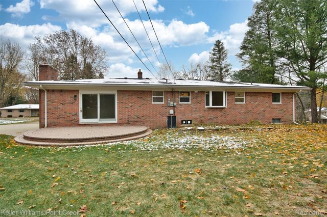 108 Menasha Trail, Orion Charter Township, MI 48362