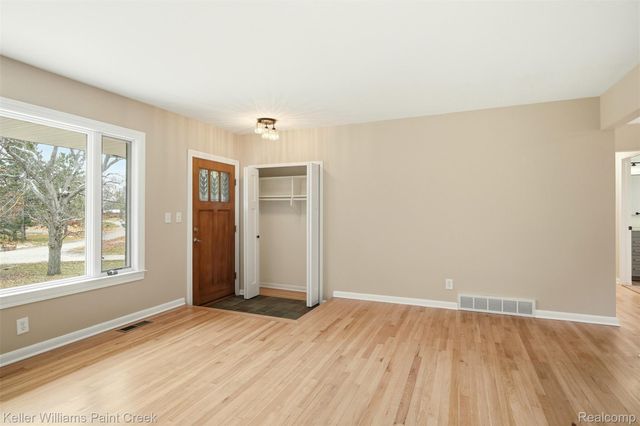 108 Menasha Trail, Orion Charter Township, MI 48362