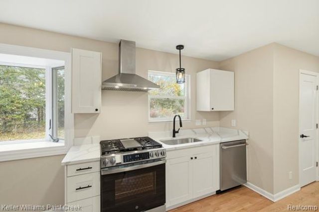 108 Menasha Trail, Orion Charter Township, MI 48362