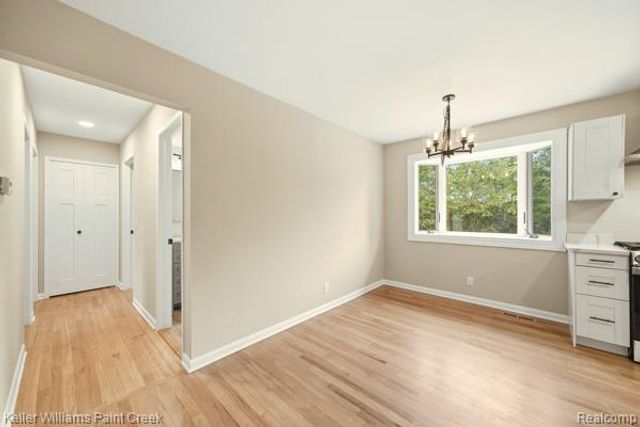 108 Menasha Trail, Orion Charter Township, MI 48362