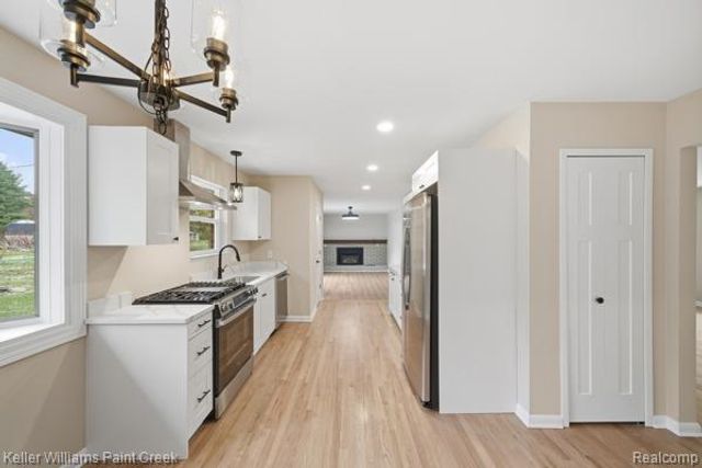 108 Menasha Trail, Orion Charter Township, MI 48362