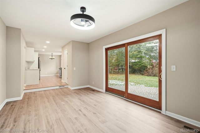 108 Menasha Trail, Orion Charter Township, MI 48362