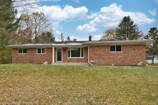 108 Menasha Trail, Orion Charter Township, MI 48362