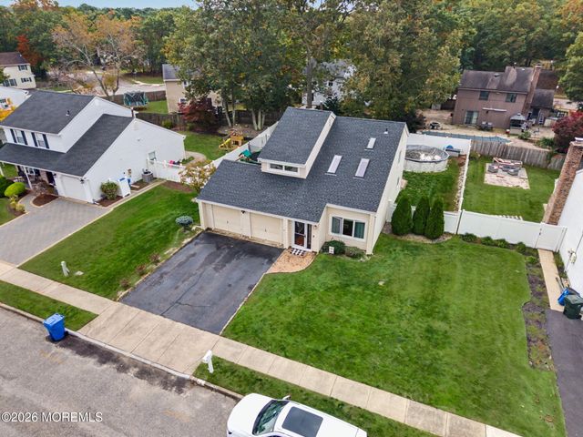 6 Scarlet Lane, Howell, NJ 07731