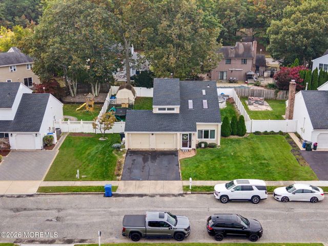 6 Scarlet Lane, Howell, NJ 07731