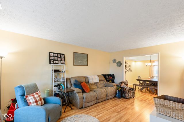 1039 E White Ash Court, Mooresville, IN 46158