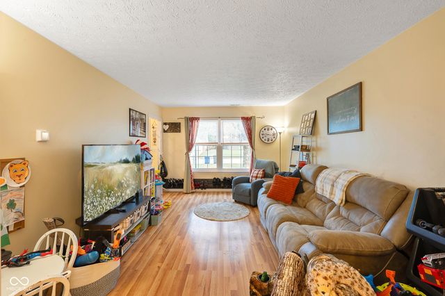 1039 E White Ash Court, Mooresville, IN 46158