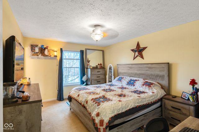 1039 E White Ash Court, Mooresville, IN 46158