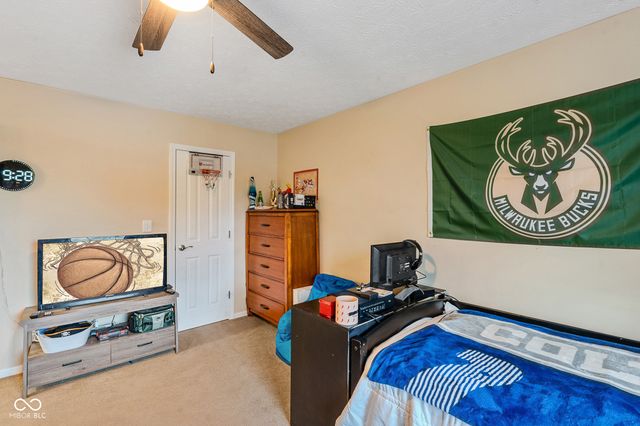 1039 E White Ash Court, Mooresville, IN 46158