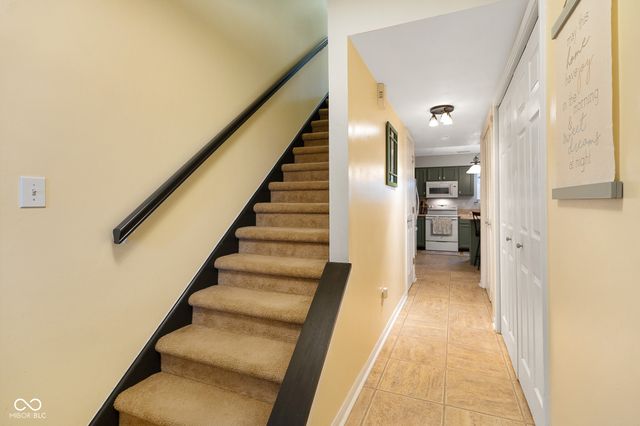 1039 E White Ash Court, Mooresville, IN 46158