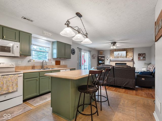 1039 E White Ash Court, Mooresville, IN 46158