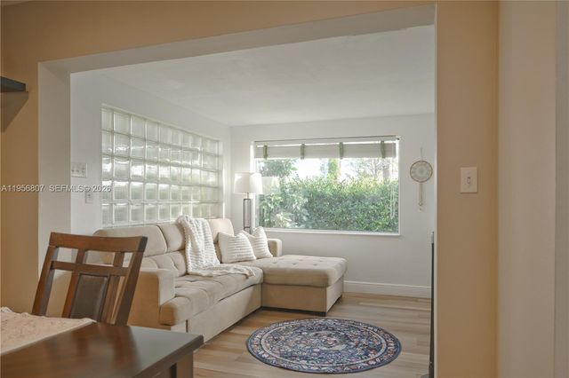 1236 NW 43rd St, Deerfield Beach, FL 33064