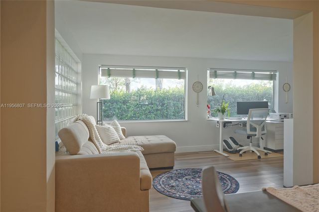 1236 NW 43rd St, Deerfield Beach, FL 33064