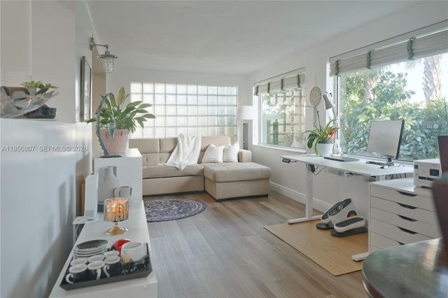 1236 NW 43rd St, Deerfield Beach, FL 33064