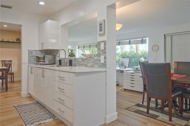 1236 NW 43rd St, Deerfield Beach, FL 33064