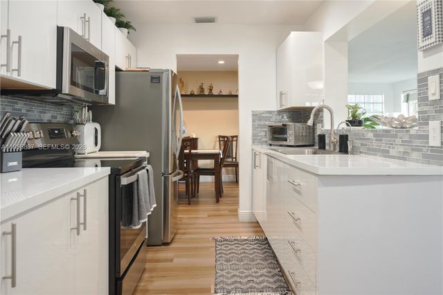 1236 NW 43rd St, Deerfield Beach, FL 33064