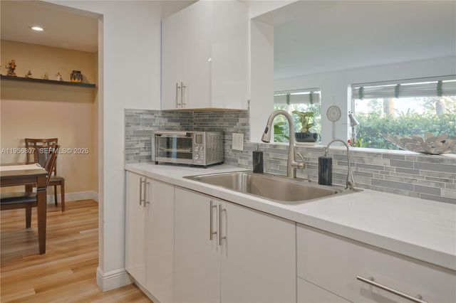 1236 NW 43rd St, Deerfield Beach, FL 33064