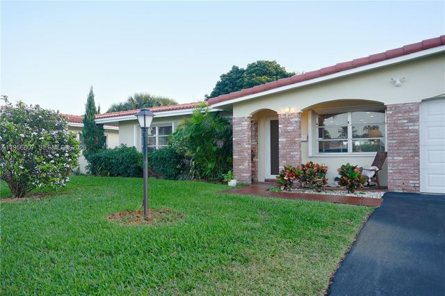 1236 NW 43rd St, Deerfield Beach, FL 33064