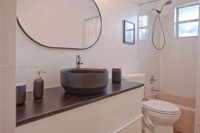 1236 NW 43rd St, Deerfield Beach, FL 33064