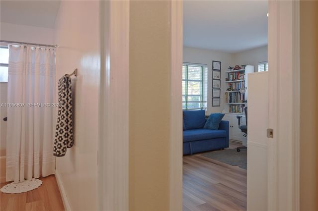 1236 NW 43rd St, Deerfield Beach, FL 33064