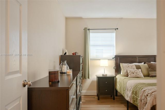 1236 NW 43rd St, Deerfield Beach, FL 33064