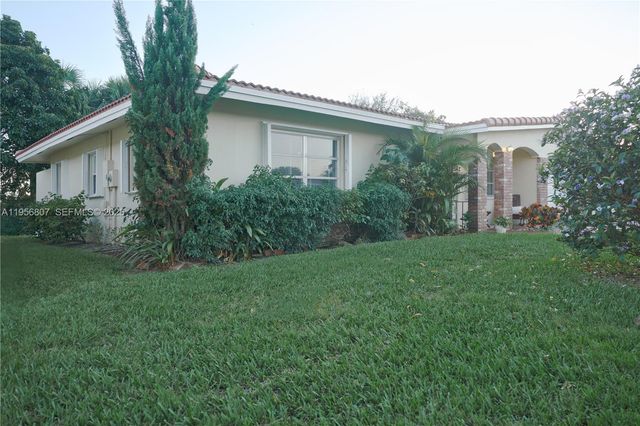 1236 NW 43rd St, Deerfield Beach, FL 33064