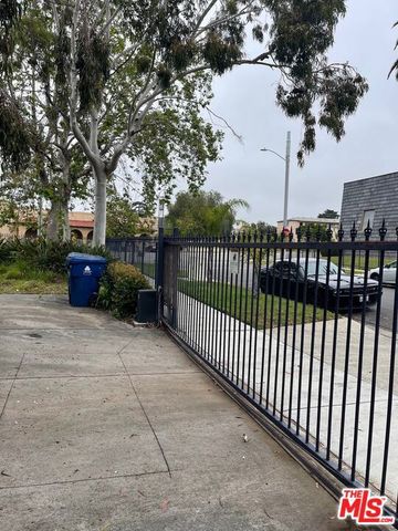 4400 W Washington Boulevard, Los Angeles, CA 90016