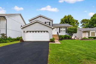 585 Beaconsfield Avenue, Naperville, IL 60565