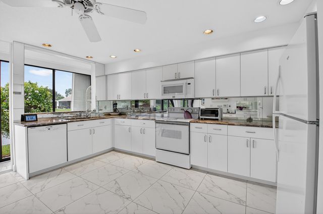 19620 Sawgrass Circle 2802, Boca Raton, FL 33434