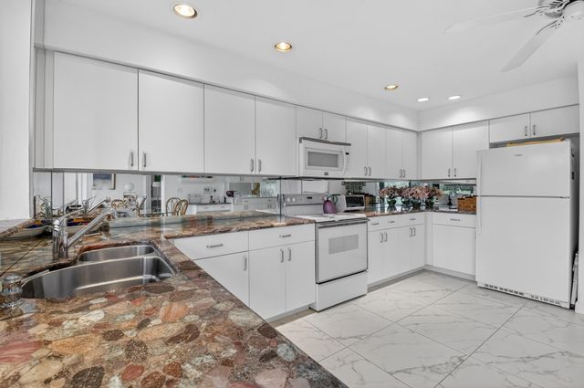 19620 Sawgrass Circle 2802, Boca Raton, FL 33434