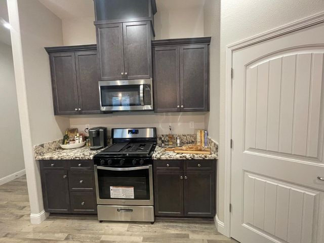 16190 West David, Kerman, CA 93630