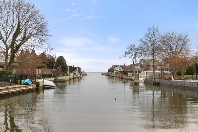 66 Davison Lane E, West Islip, NY 11795