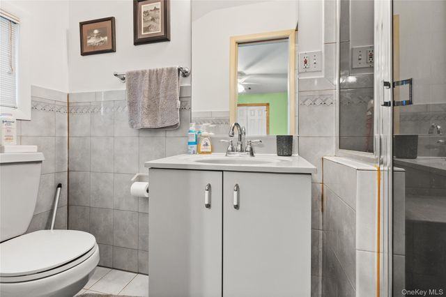 66 Davison Lane E, West Islip, NY 11795