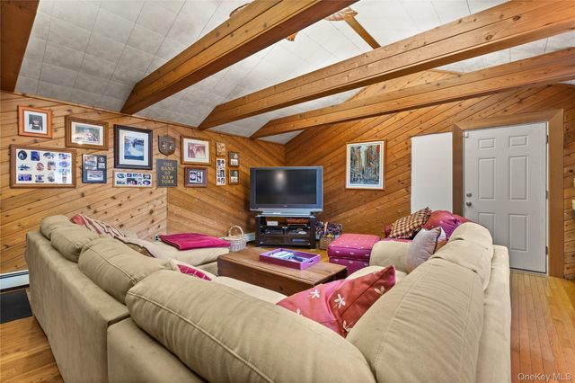 66 Davison Lane E, West Islip, NY 11795