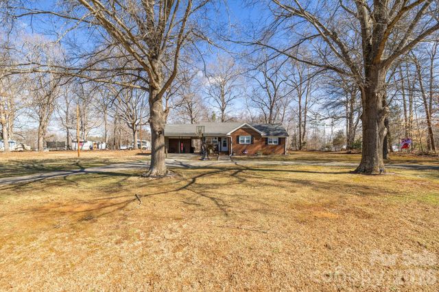 5513 Nc Hwy 700 Highway, Eden, NC 27288
