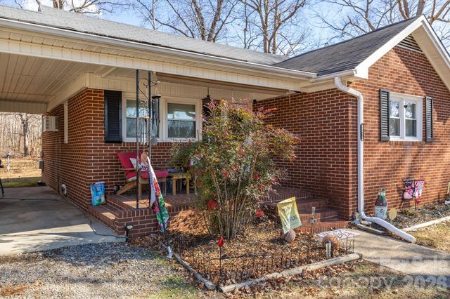 5513 Nc Hwy 700 Highway, Eden, NC 27288