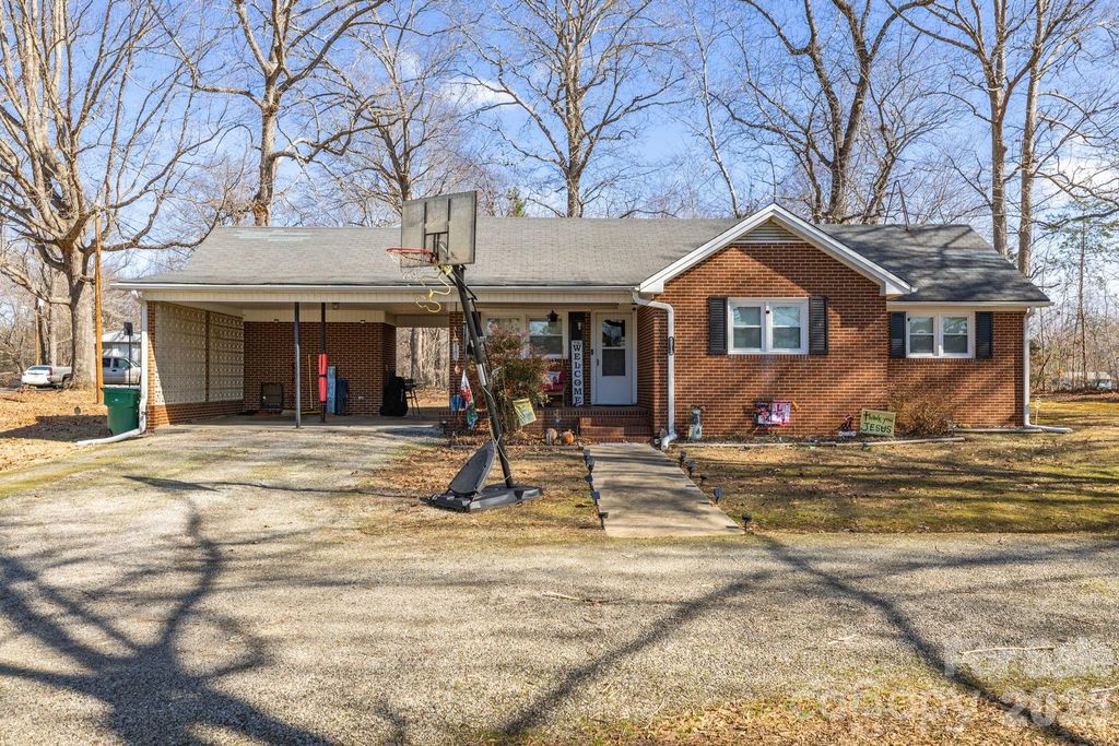5513 Nc Hwy 700 Highway, Eden, NC 27288