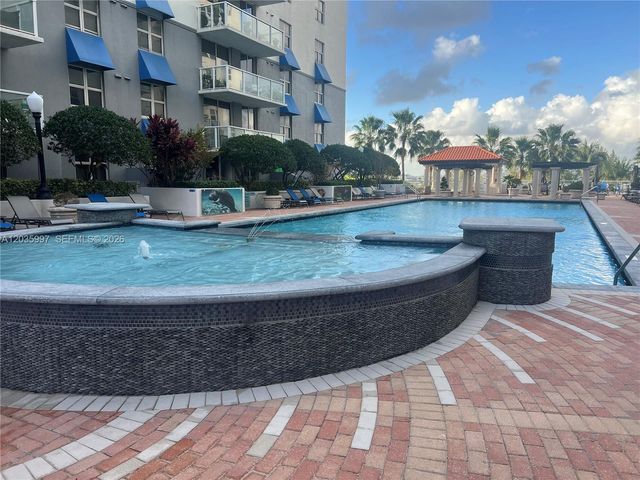 5085 NW 7th St 711, Miami, FL 33126