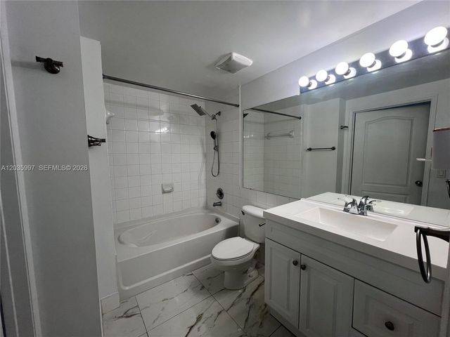 5085 NW 7th St 711, Miami, FL 33126