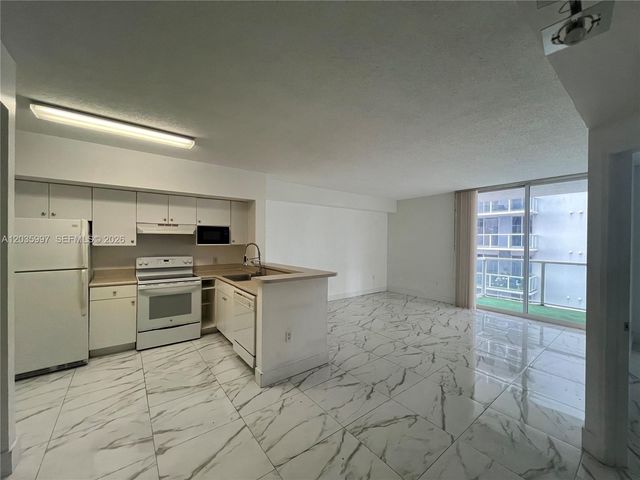 5085 NW 7th St 711, Miami, FL 33126