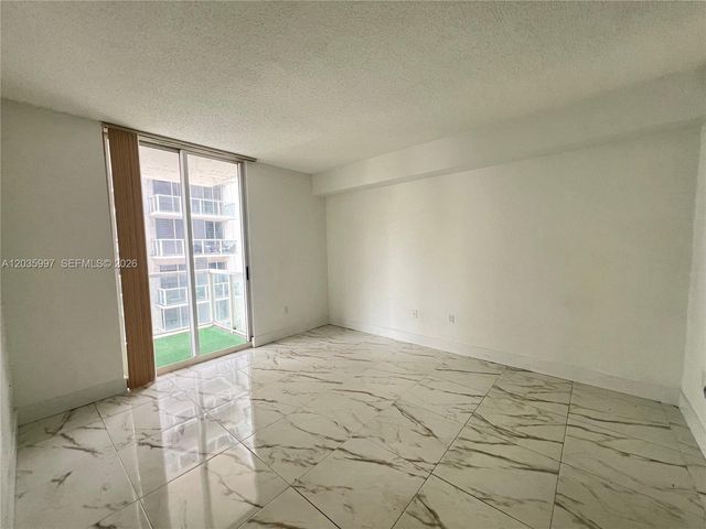 5085 NW 7th St 711, Miami, FL 33126