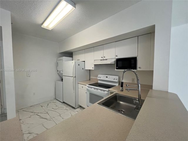 5085 NW 7th St 711, Miami, FL 33126