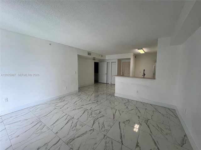 5085 NW 7th St 711, Miami, FL 33126