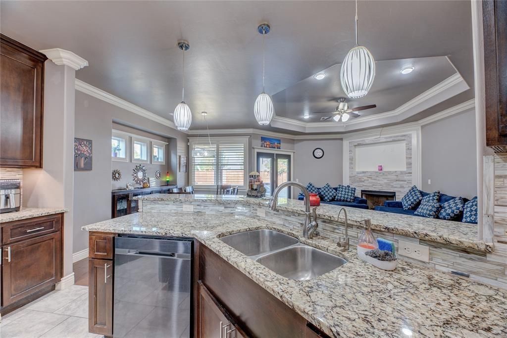 Image 11 of property listing at 15820 Rockwell Park Lane, Edmond, OK 73013