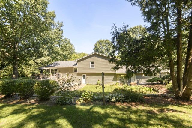 W285S3467 Snow Goose TRAIL, Waukesha, WI 53189