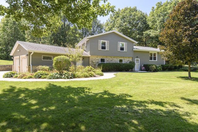 W285S3467 Snow Goose TRAIL, Waukesha, WI 53189