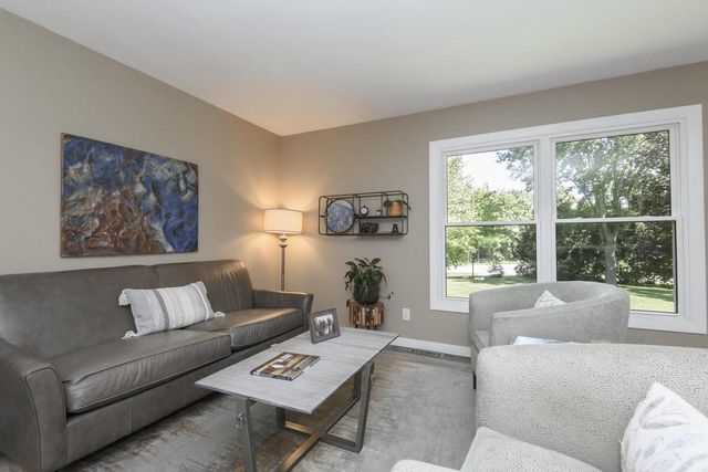 W285S3467 Snow Goose TRAIL, Waukesha, WI 53189