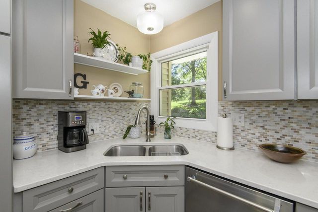 W285S3467 Snow Goose TRAIL, Waukesha, WI 53189