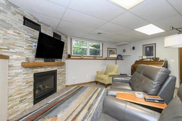 W285S3467 Snow Goose TRAIL, Waukesha, WI 53189