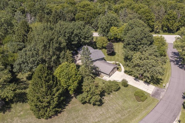 W285S3467 Snow Goose TRAIL, Waukesha, WI 53189